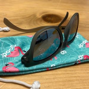 grey goodr sunglasses